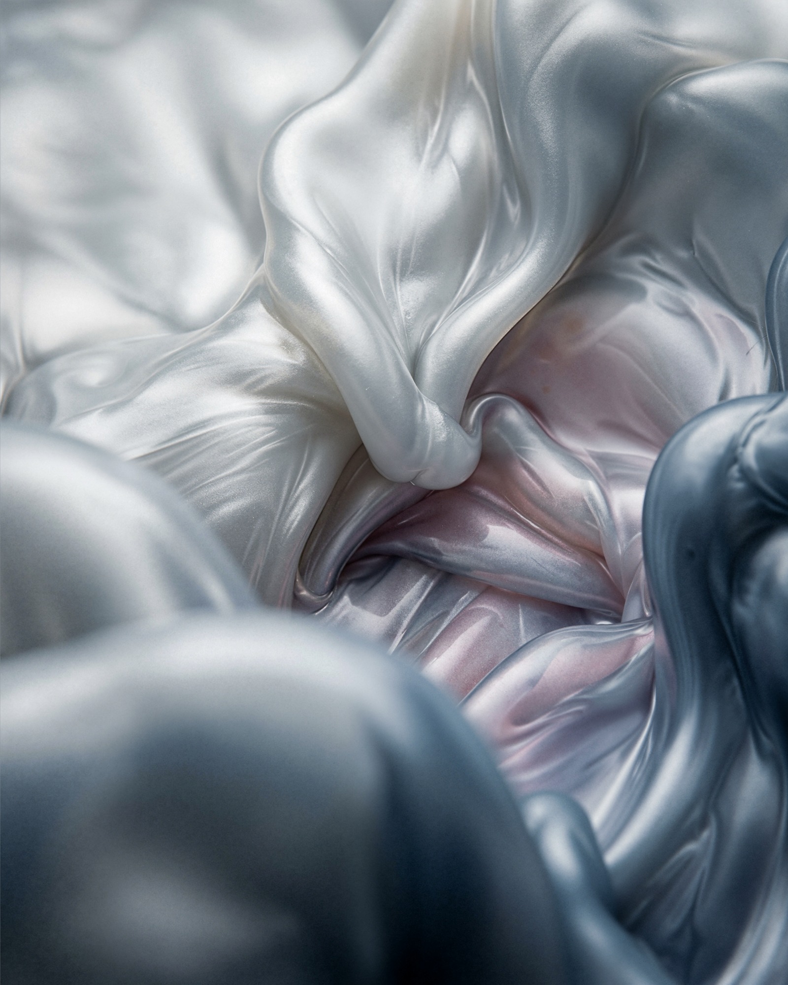 Pearlescent fluid — satin fold
